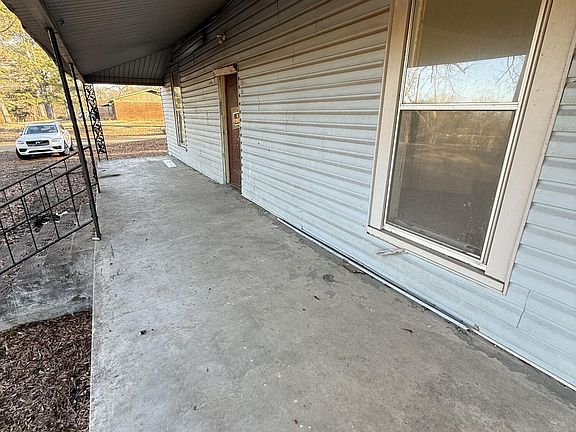 3rd image of 164 Johnson Ave
