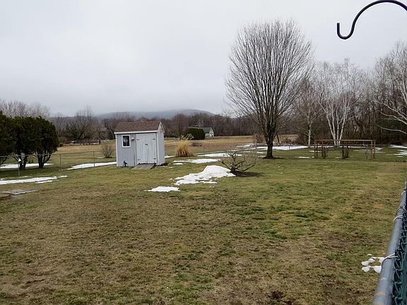 3rd image of 30 Meadowbrook Dr
