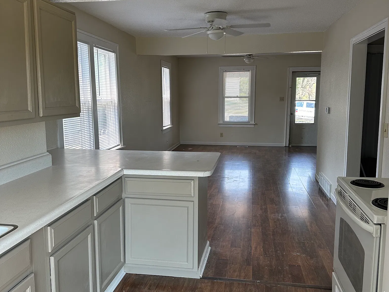 2 bed, 1082 sqft, $1,275 — Photo 4