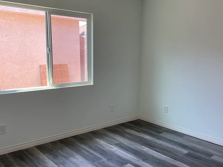 1214 Helix St — Photo 6