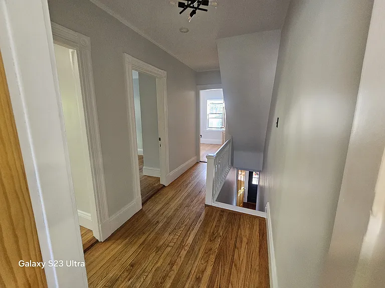 71 Sea St — Photo 3