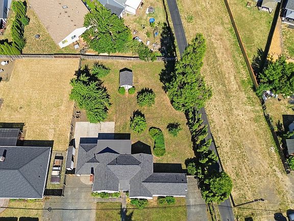3rd image of 2063 2nd St