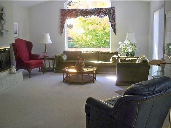 2nd image of 1108 32nd Street Ct NW