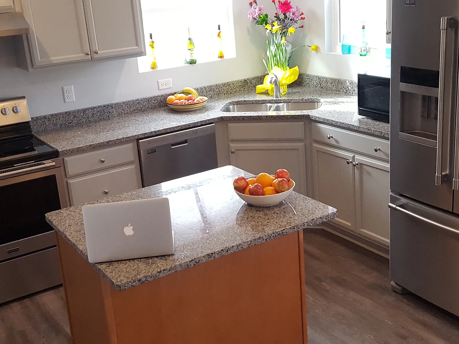3 bed, 2.5 bath, 1850 sqft, $2,750 — Photo 2
