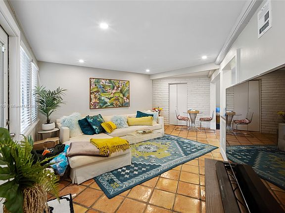 2nd image of 3586 Main Hwy APT C