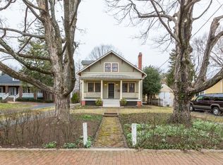 223 N King St, Leesburg, VA 20176