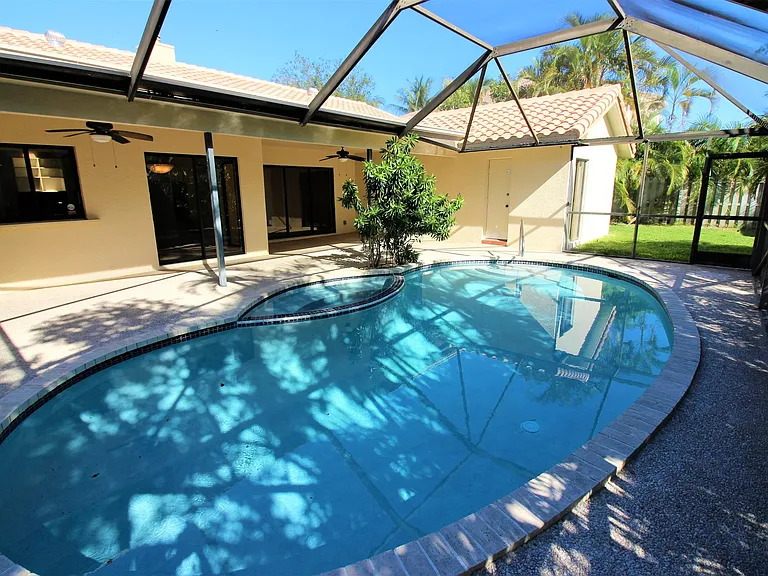 434 SW 15th Dr — Photo 25