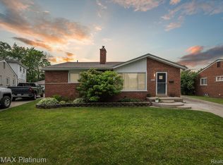 8685 Terri Dr, Westland, MI 48185