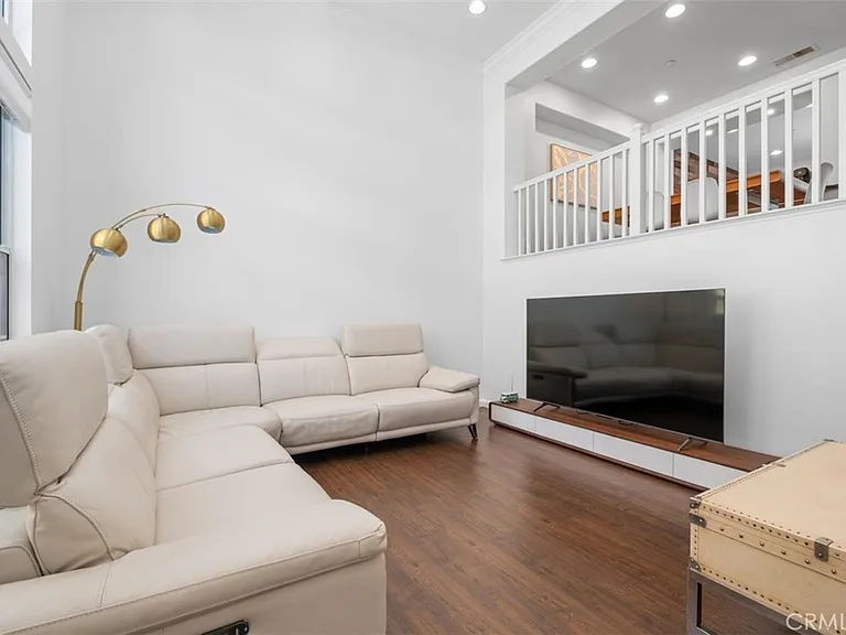 6 El Cajon — Photo 2