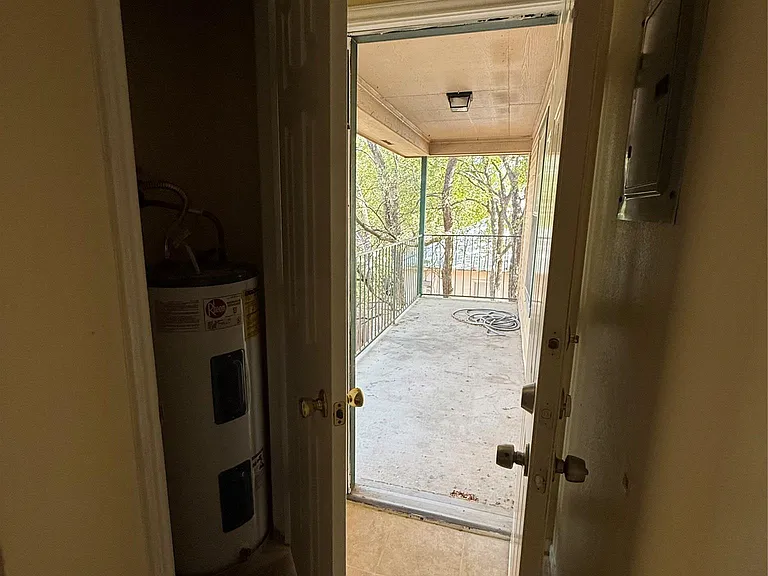 2907 Whisper Oaks Ln #D — Photo 13