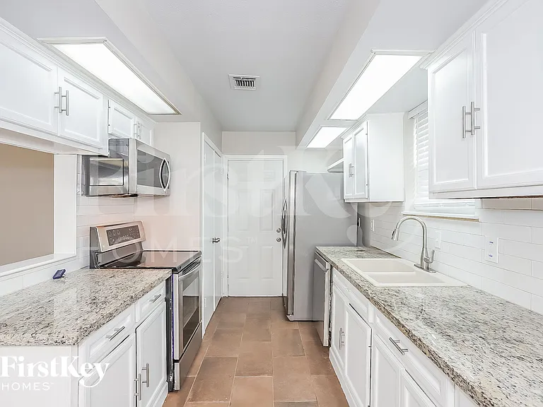 10819 Sagewind Dr — Photo 4