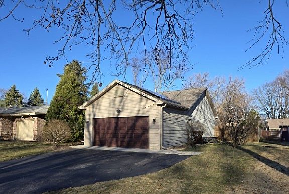 2nd image of 1012 Kingsway Ave