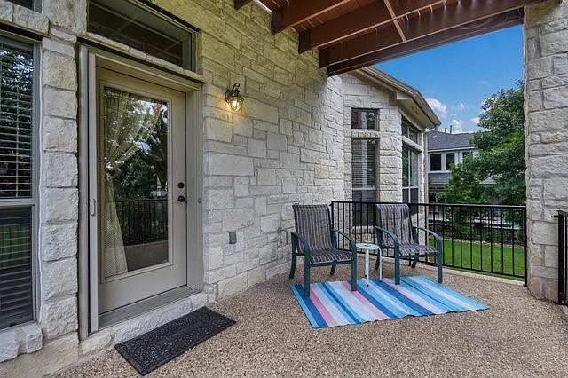 9900 Tree Bend Cv — Photo 36