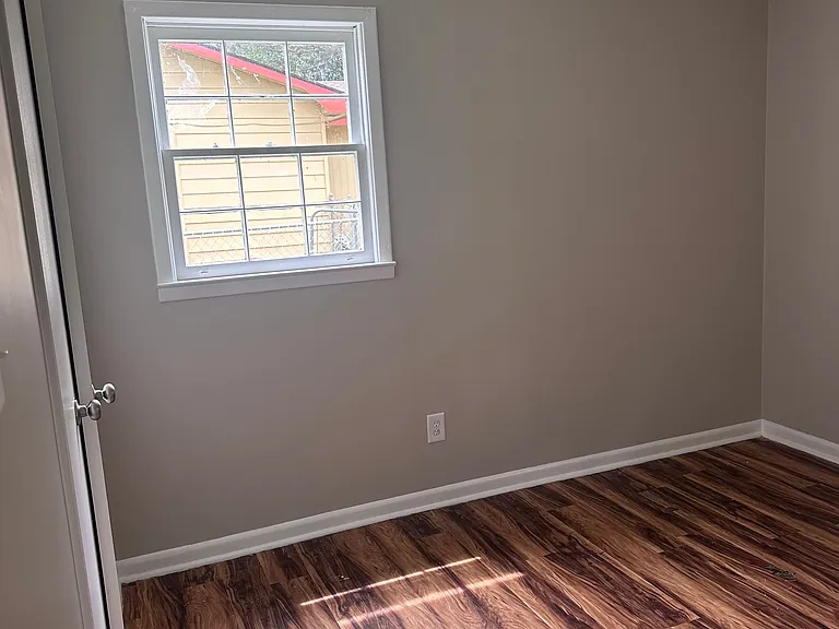 211 Virginia Dr — Photo 4