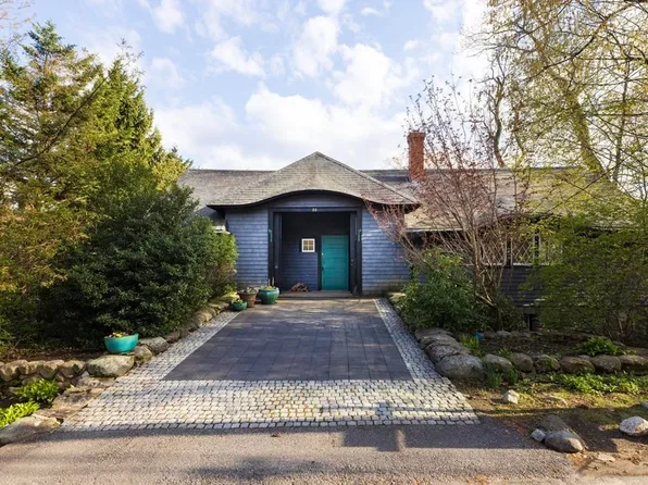 86 Colbourne Cres, Brookline, MA 02445