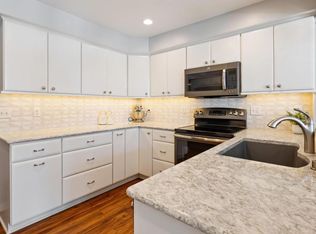 6075 Lincoln Dr APT 211, Edina, MN 55436