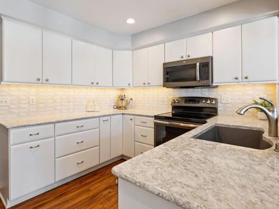 6075 Lincoln Dr APT 211, Edina, MN, 55436