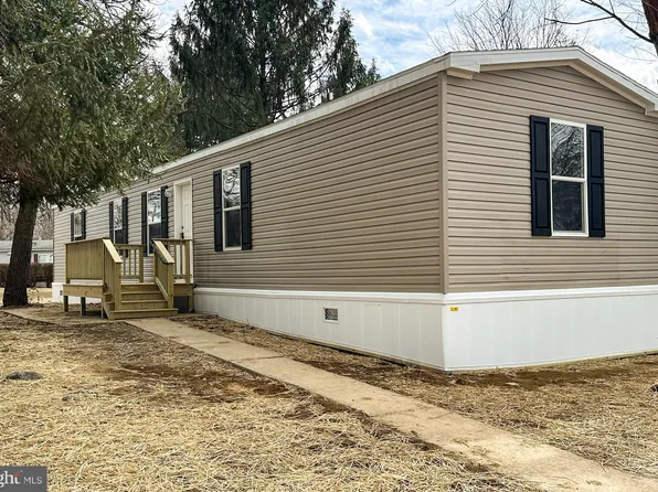 5830 Hilltop Ln, Gap, PA 17527