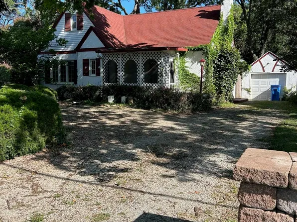 3916 SW 19th St, Topeka, KS 66604