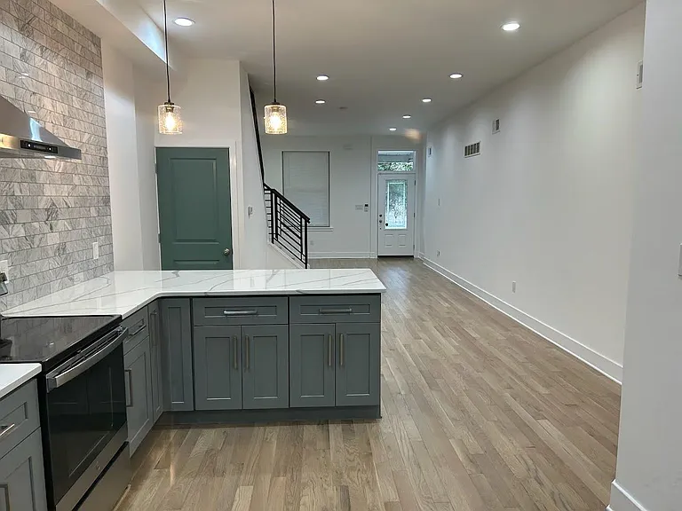 2247 W Cumberland St — Photo 3