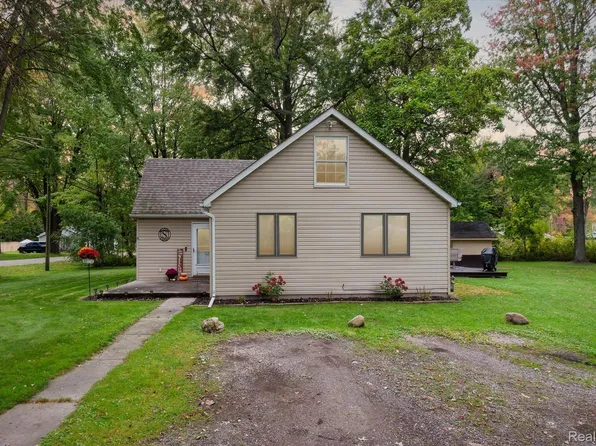 4926 Taft Rd, Algonac, MI 48001