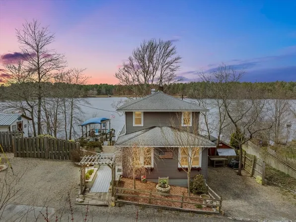 15 Lakeview Ter, Middleboro, MA 02346