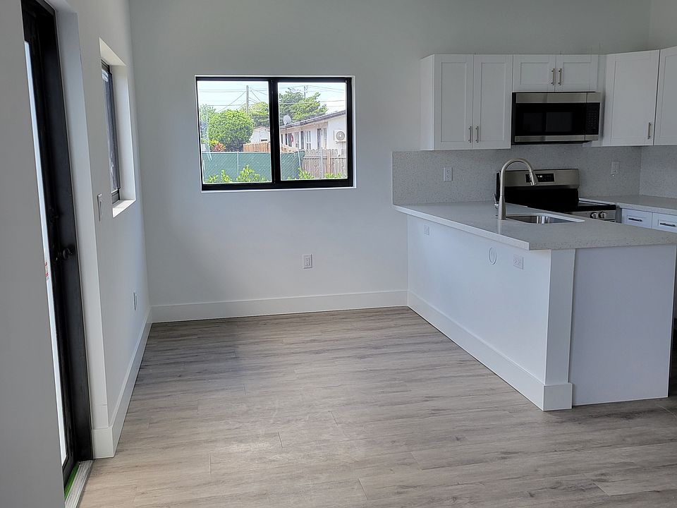 Open-concept dining area with seamless flow to the kitchen and living space.