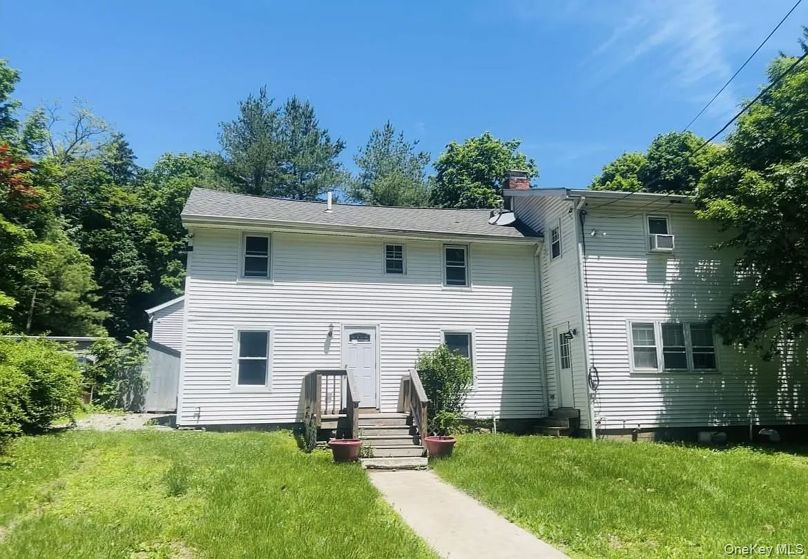 3 bed, 1.0 bath, 1500 sqft, $3,200 — Photo 1