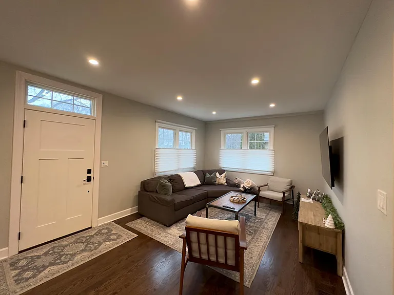 4907 Bryan Pl — Photo 2