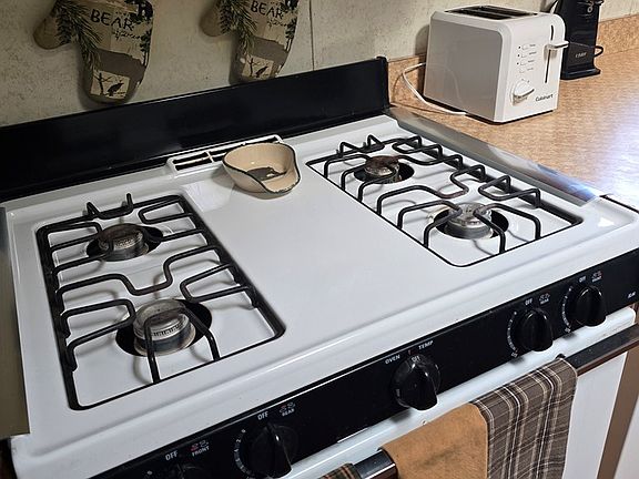 5th image of 1533 Bradley Rd