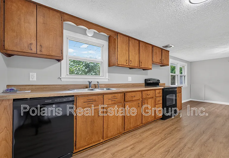 4419 Charles Dr — Photo 12