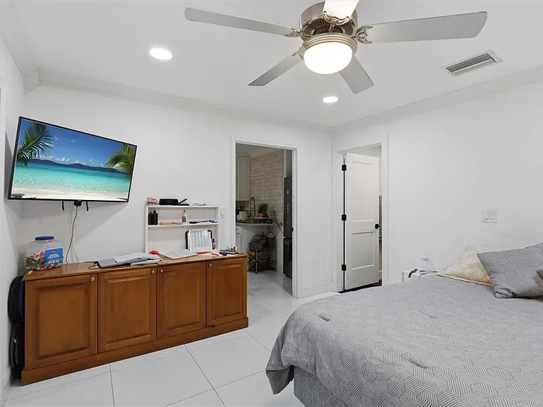 6611 N Hale Ave — Photo 33