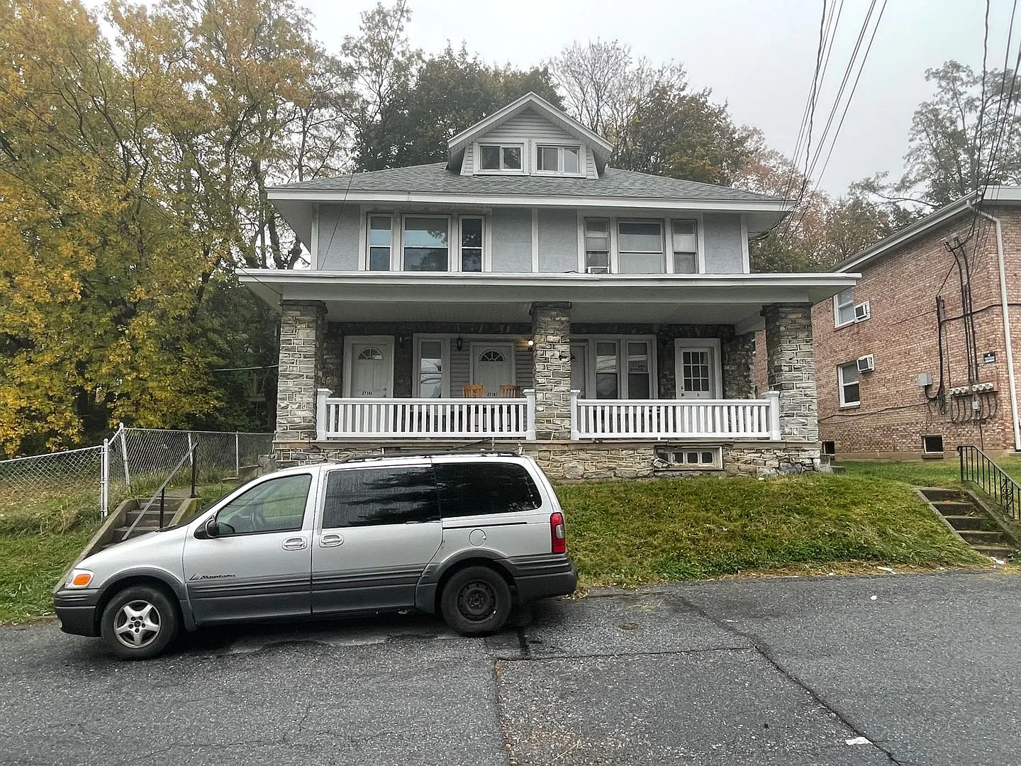 2710 Woodlawn St — Photo 3