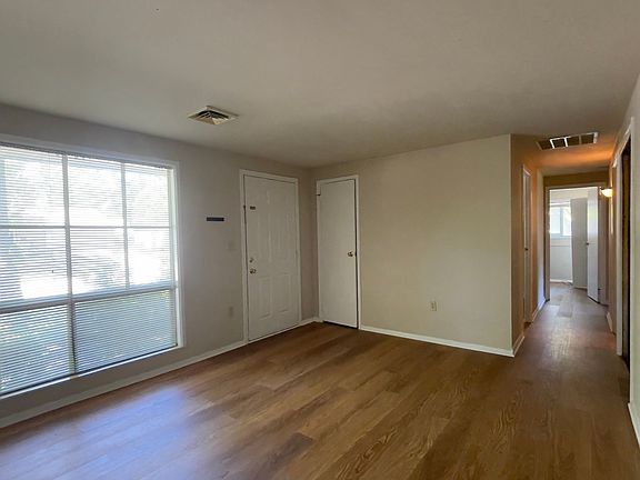 3rd image of 2113 Arapahoe Dr