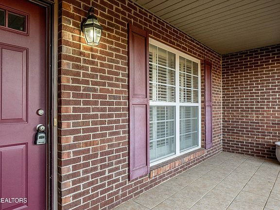 2nd image of 1954 Emma Ln