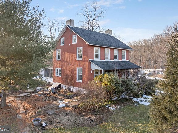 2nd image of 800 E Cherry Rd