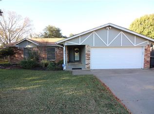306 Red Oak Dr, Cleburne, TX 76033