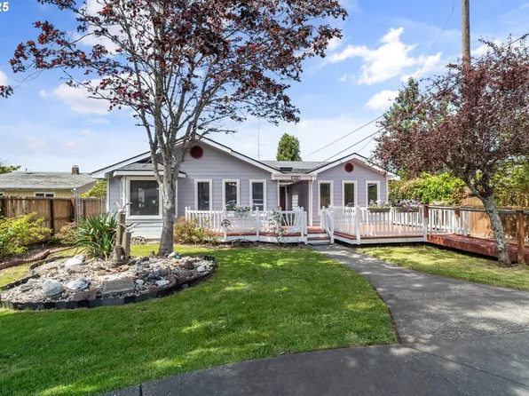 409 Pacific Ave, Brookings, OR 97415