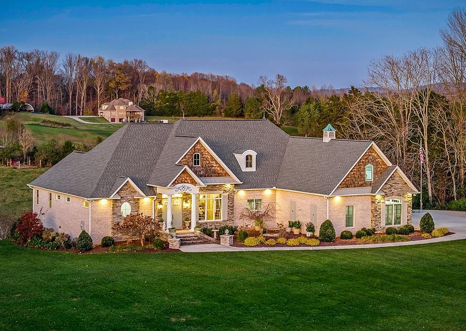 2nd image of 130 Southern Woods Ct