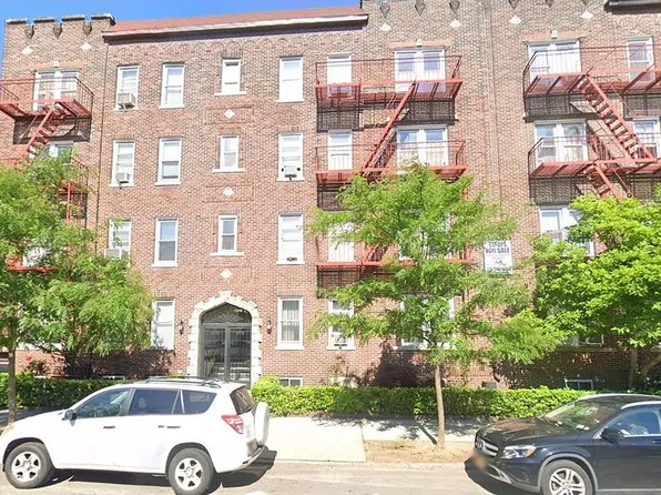 4520 43rd St, Queens, NY 11104