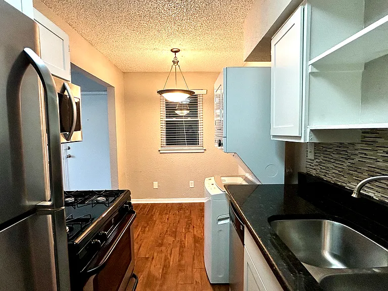 2401 Manor Rd #112 — Photo 9