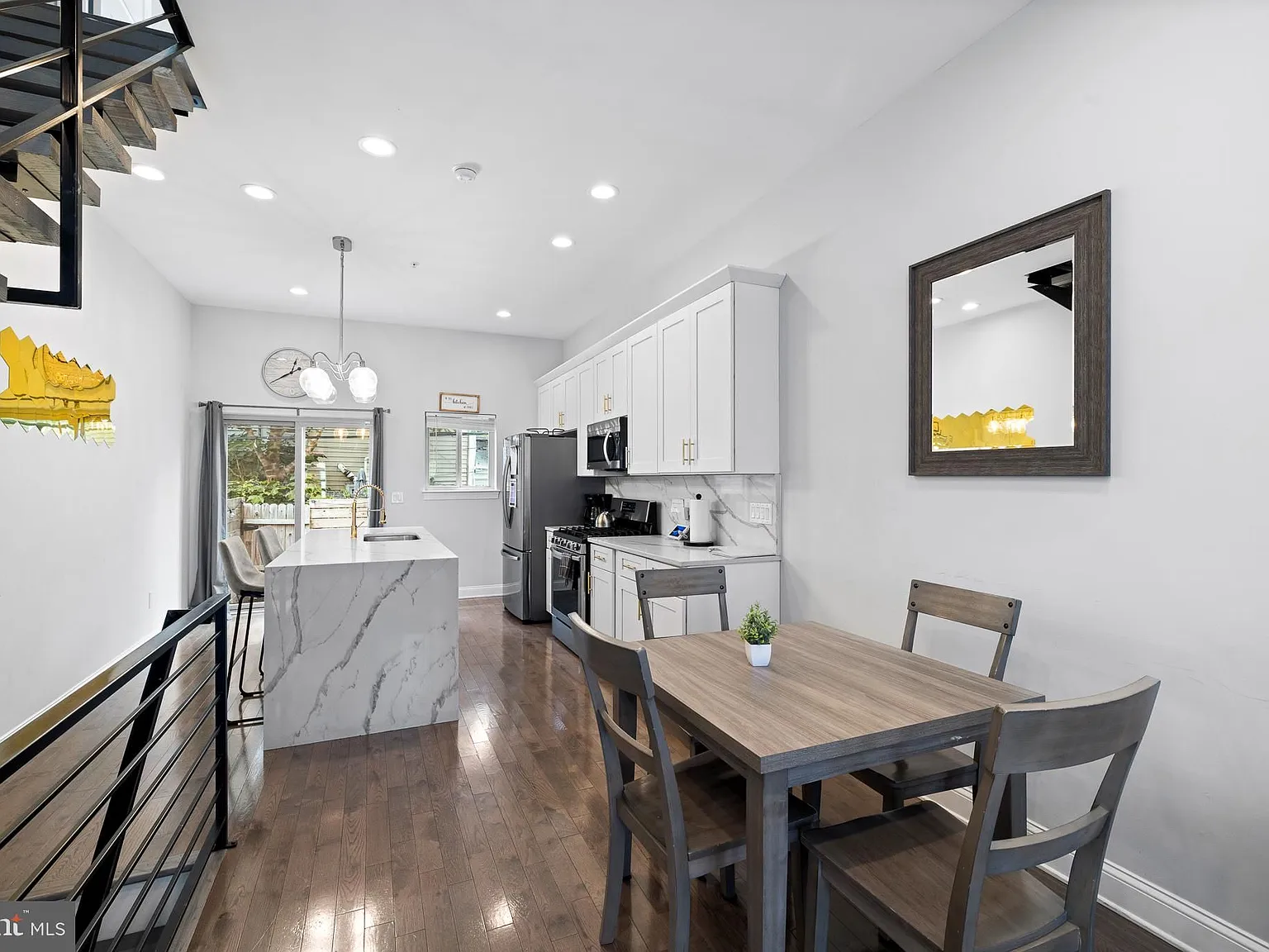 3 bed, 2.5 bath, 1434 sqft, $3,000 — Photo 3
