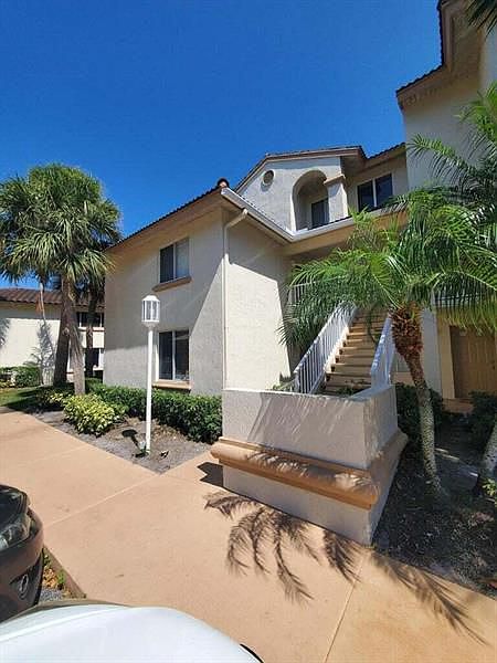 1st image of 3203 Glenmoor Dr #3203