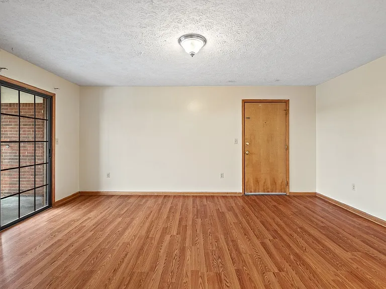 Blueberry Hill Apartments — Photo 15