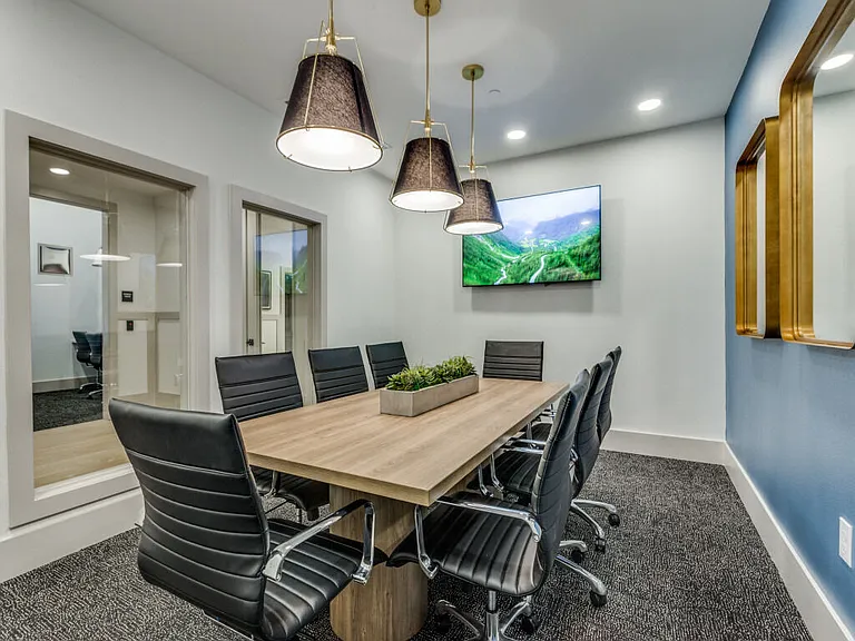 2350 E Berry St — Photo 33