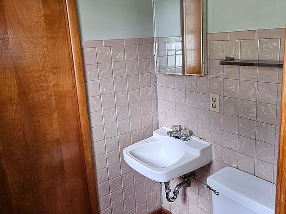 4th image of 1554 S Alvord Blvd