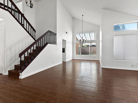 5th image of 1813 Saint James Ct