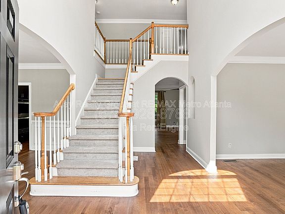3rd image of 6725 Ridgefield Dr