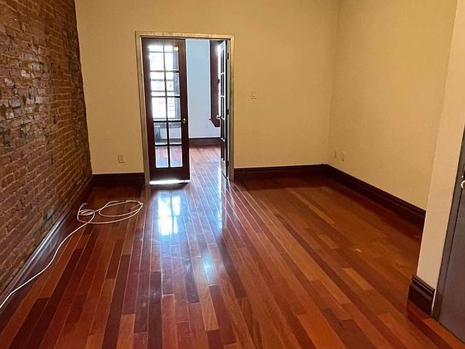 2nd image of 324 E 94th St APT 1W