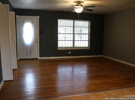 4th image of 707 Pickwell Dr